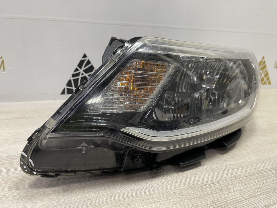 Фара левая Kia Rio 4 рестайл oem 921014x501 (слом. часть корпуса, 1 крепл.)