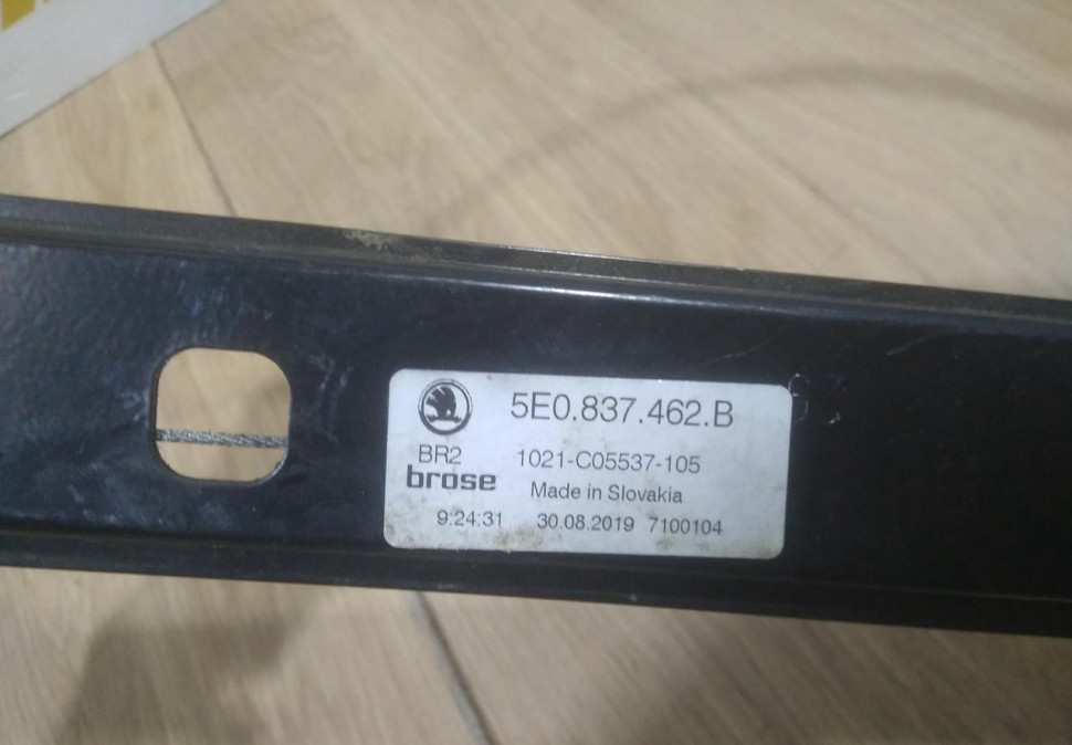 Стеклоподъемник передней правой двери электрический бу Skoda Octavia A7 OEM 5E0837462A Стеклоподъемник передней правой двери электрический бу Skoda Octavia A7 OEM 5E0837462A