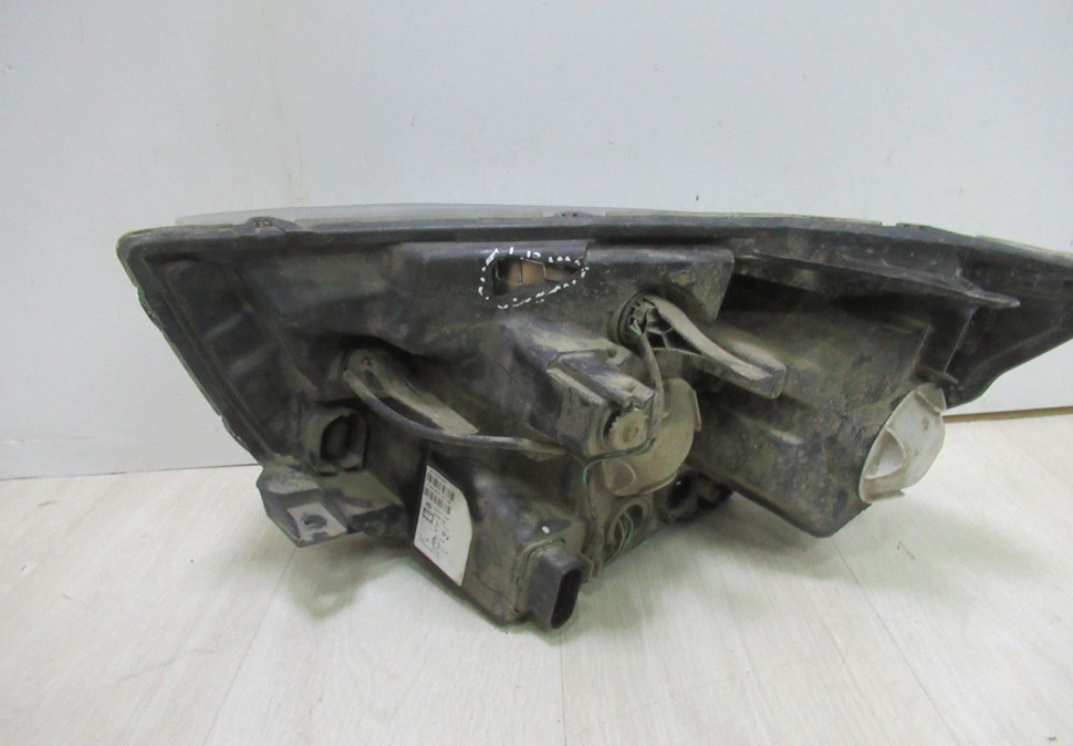 Фара правая Lada Vesta oem 8450006952 (сломаны части в корпусе ,слом.1крепл) (скл-3) Фара правая Lada Vesta oem 8450006952 (сломаны части в корпусе ,слом.1крепл) (скл-3)