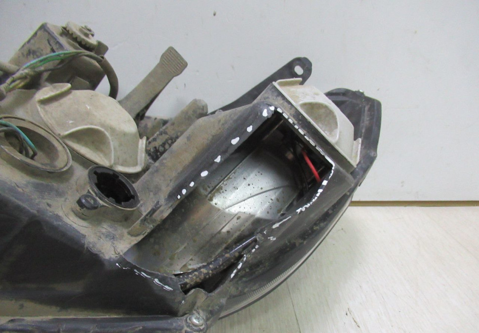 Фара правая Lada Vesta oem 8450006952 (сломаны части в корпусе ,слом.1крепл) (скл-3) Фара правая Lada Vesta oem 8450006952 (сломаны части в корпусе ,слом.1крепл) (скл-3)