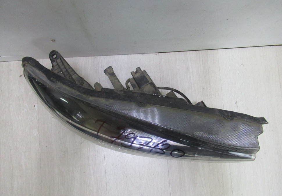 Фара правая Lada Vesta oem 8450006952 (сломаны части в корпусе ,слом.1крепл) (скл-3) Фара правая Lada Vesta oem 8450006952 (сломаны части в корпусе ,слом.1крепл) (скл-3)