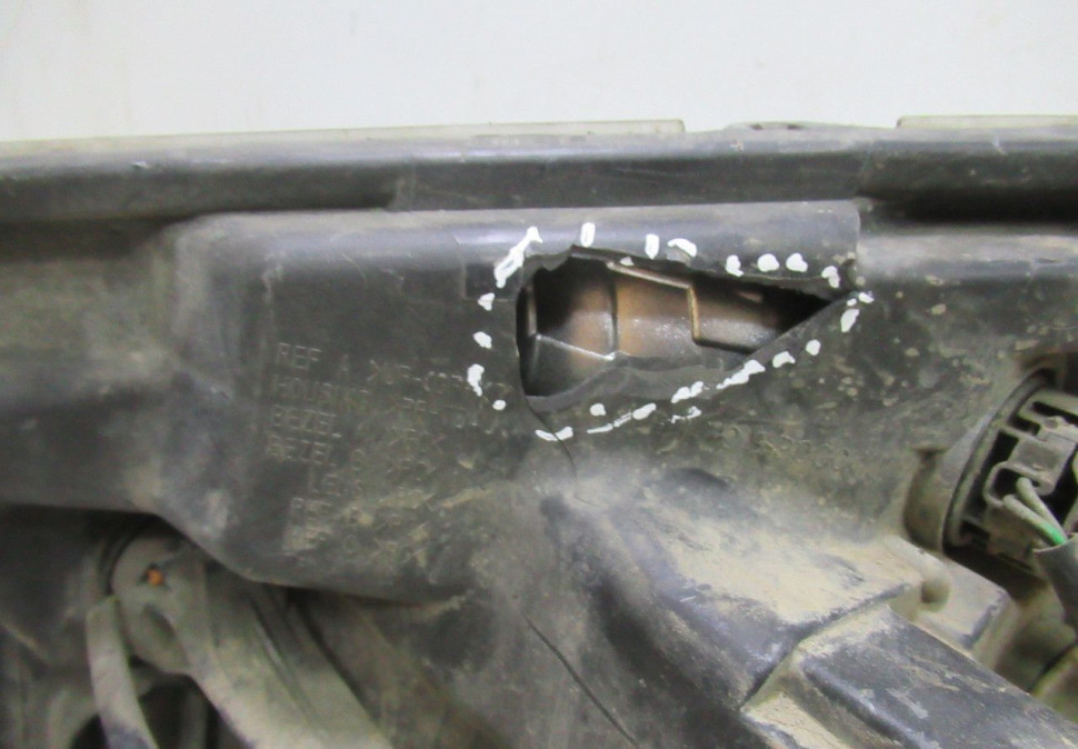 Фара правая Lada Vesta oem 8450006952 (сломаны части в корпусе ,слом.1крепл) (скл-3) Фара правая Lada Vesta oem 8450006952 (сломаны части в корпусе ,слом.1крепл) (скл-3)