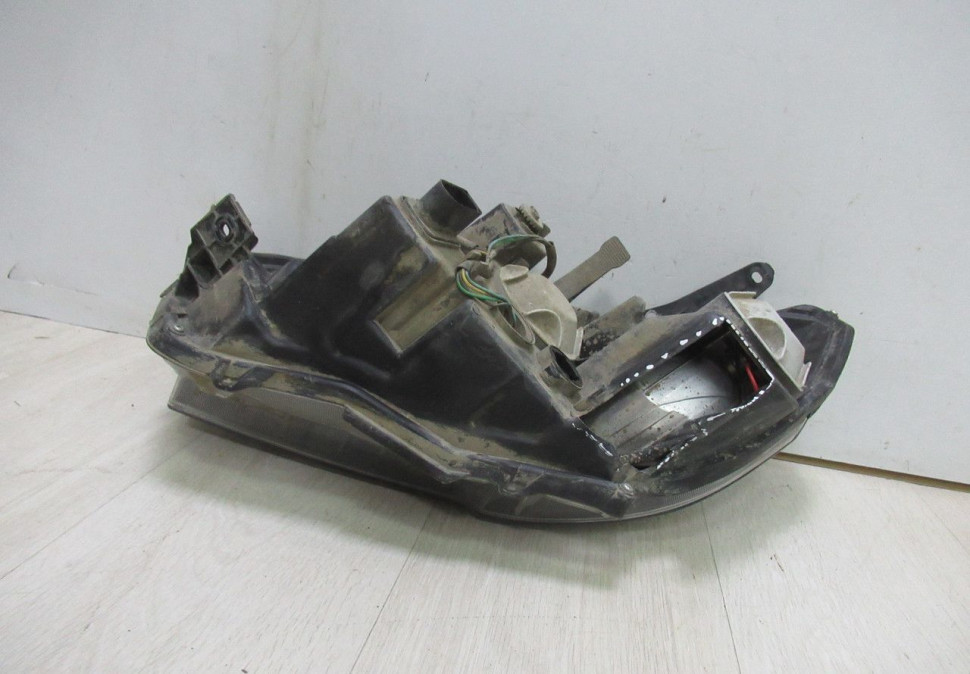 Фара правая Lada Vesta oem 8450006952 (сломаны части в корпусе ,слом.1крепл) (скл-3) Фара правая Lada Vesta oem 8450006952 (сломаны части в корпусе ,слом.1крепл) (скл-3)