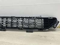 Решетка переднего бампера Kia Sorento (12&gt;) oem 885622p500