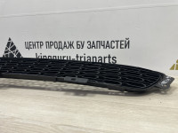 Решетка переднего бампера Kia Sorento (12&gt;) oem 885622p500