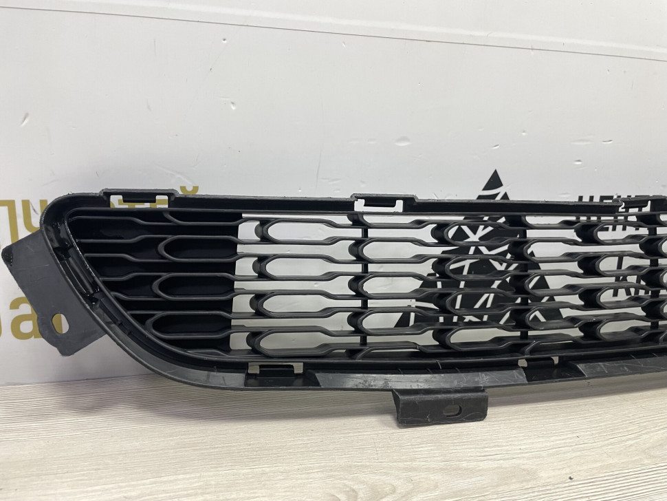 Решетка переднего бампера Kia Sorento (12>) oem 885622p500 Решетка переднего бампера Kia Sorento (12>) oem 885622p500