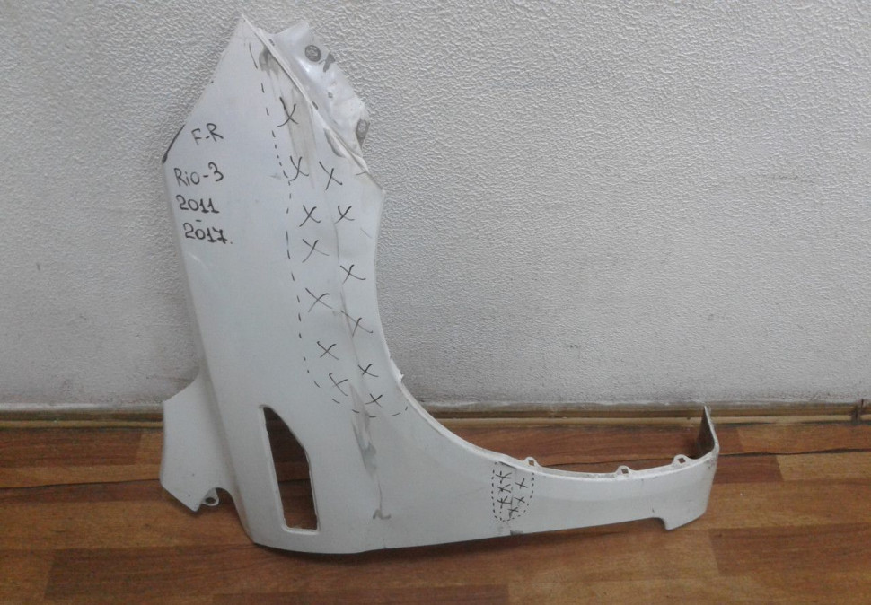 Крыло переднее правое Kia Rio 3 oem 663124Y000 (вмятины)