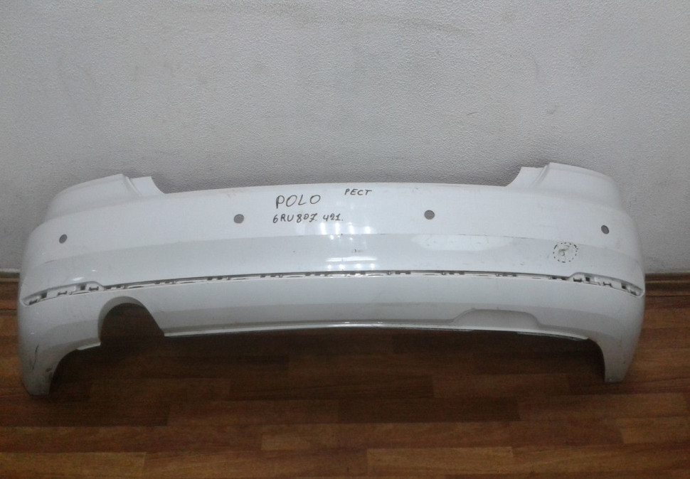 Бампер задний Volkswagen Polo sedan (14>) oem 6RU807421 (мал. вмятина)