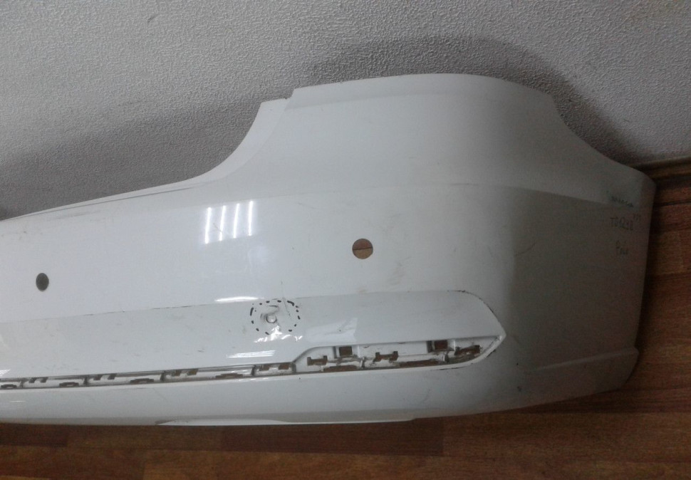 Бампер задний Volkswagen Polo sedan (14>) oem 6RU807421 (мал. вмятина) Бампер задний Volkswagen Polo sedan (14>) oem 6RU807421 (мал. вмятина)