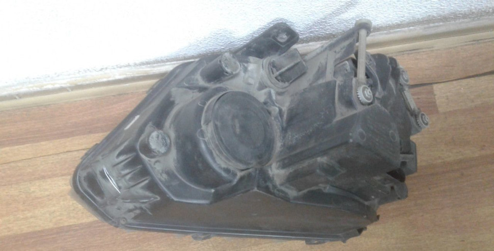 Фара правая Volkswagen Amarok oem oem 2H1941016f (слом. 2 крепл.) Фара правая Volkswagen Amarok oem oem 2H1941016f (слом. 2 крепл.)