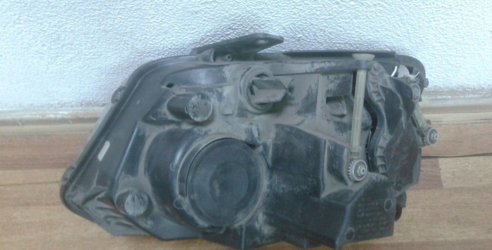 Фара правая Volkswagen Amarok oem oem 2H1941016f (слом. 2 крепл.) Фара правая Volkswagen Amarok oem oem 2H1941016f (слом. 2 крепл.)