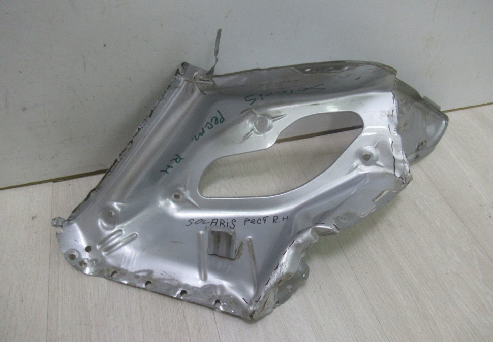 Суппорт фонаря правая Hyundai Solaris 1 рест oem 715854L300 (вмятины) Суппорт фонаря правая Hyundai Solaris 1 рест oem 715854L300 (вмятины)