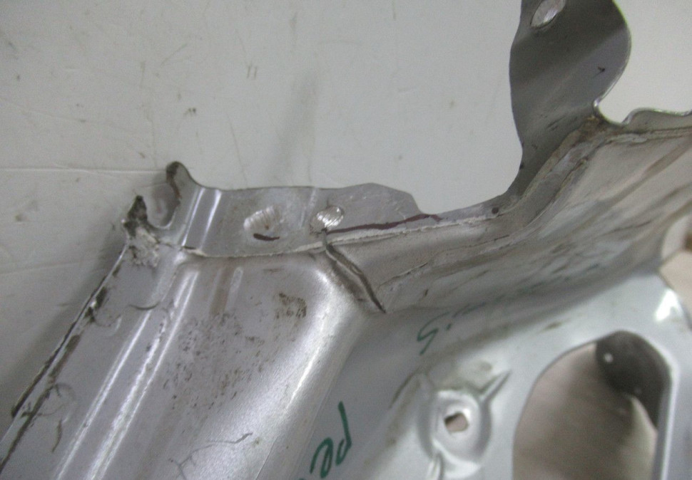 Суппорт фонаря правая Hyundai Solaris 1 рест oem 715854L300 (вмятины) Суппорт фонаря правая Hyundai Solaris 1 рест oem 715854L300 (вмятины)