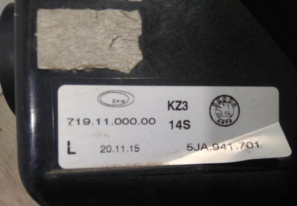 Фара противотуманная левая бу Skoda Rapid OEM 5JA941701