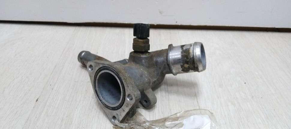 Корпус термостата Hyundai / Kia Ceed 1.6 МКПП oem 256002B003 Корпус термостата Hyundai / Kia Ceed 1.6 МКПП oem 256002B003