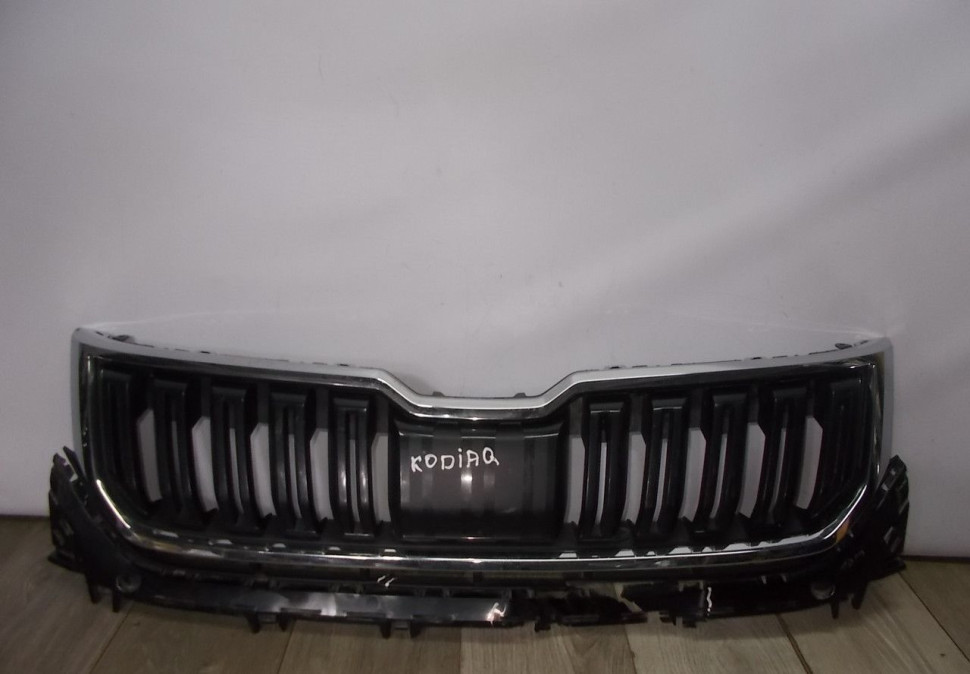Решетка радиатора бу Skoda Kodiaq OEM 565853653A