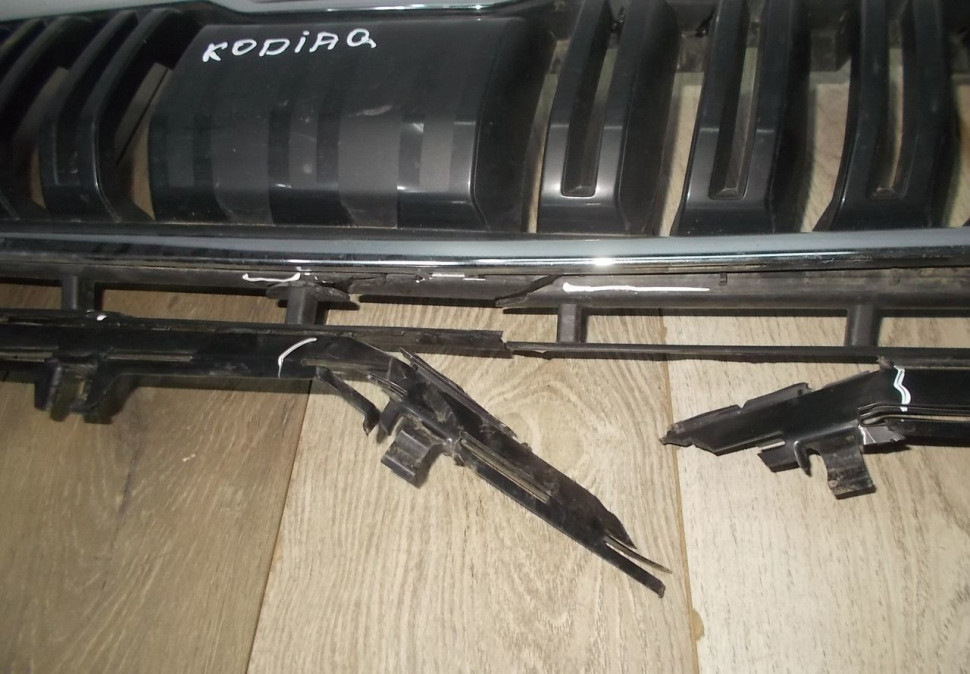 Решетка радиатора бу Skoda Kodiaq OEM 565853653A