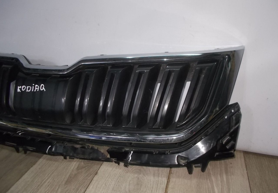 Решетка радиатора бу Skoda Kodiaq OEM 565853653A