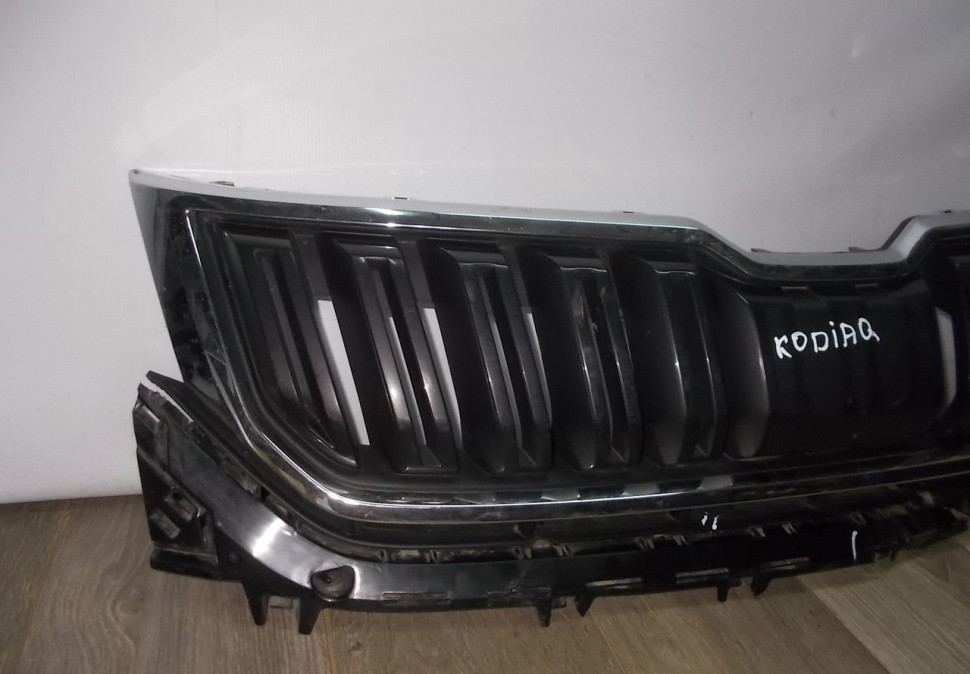 Решетка радиатора бу Skoda Kodiaq OEM 565853653A