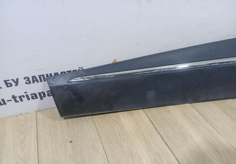 Молдинг двери передний левый бу Renault Kaptur OEM 808218874R Молдинг двери передний левый бу Renault Kaptur OEM 808218874R