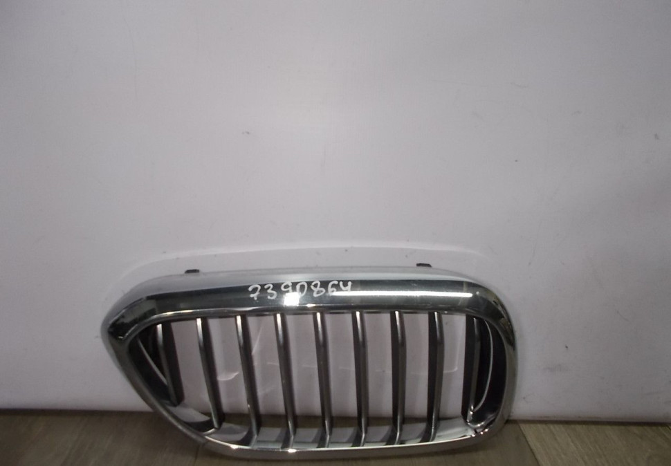 Решетка радиатора правая бу BMW 5 G30 OEM 51137390864
