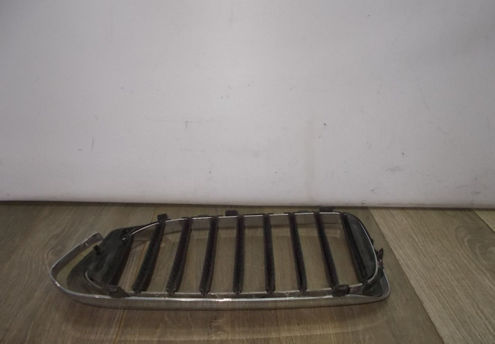 Решетка радиатора правая бу BMW 5 G30 OEM 51137390864 Решетка радиатора правая бу BMW 5 G30 OEM 51137390864