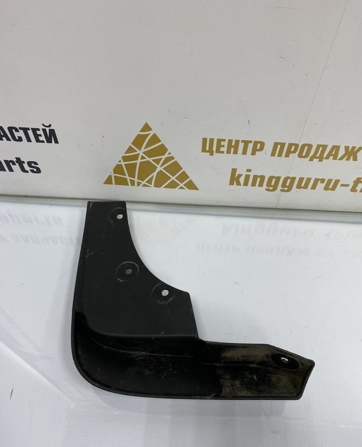 Брызговик передний правый Renault Duster OEM 638505334R Брызговик передний правый Renault Duster OEM 638505334R