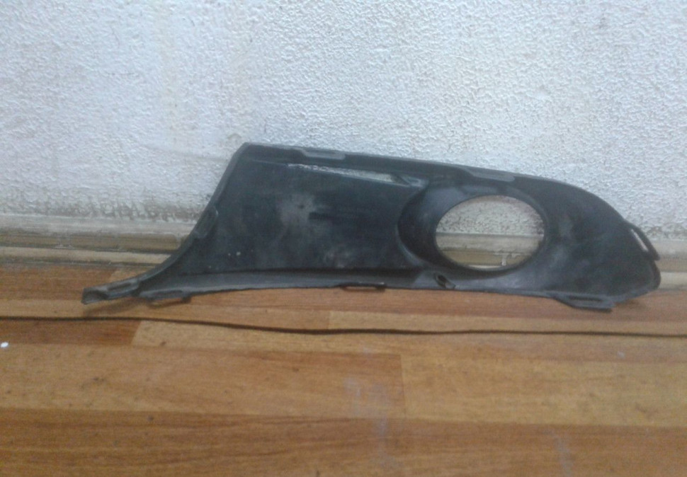 Решетка ПТФ правая Volkswagen Jetta 6(11>15) oem 5c6853666 Решетка ПТФ правая Volkswagen Jetta 6(11>15) oem 5c6853666