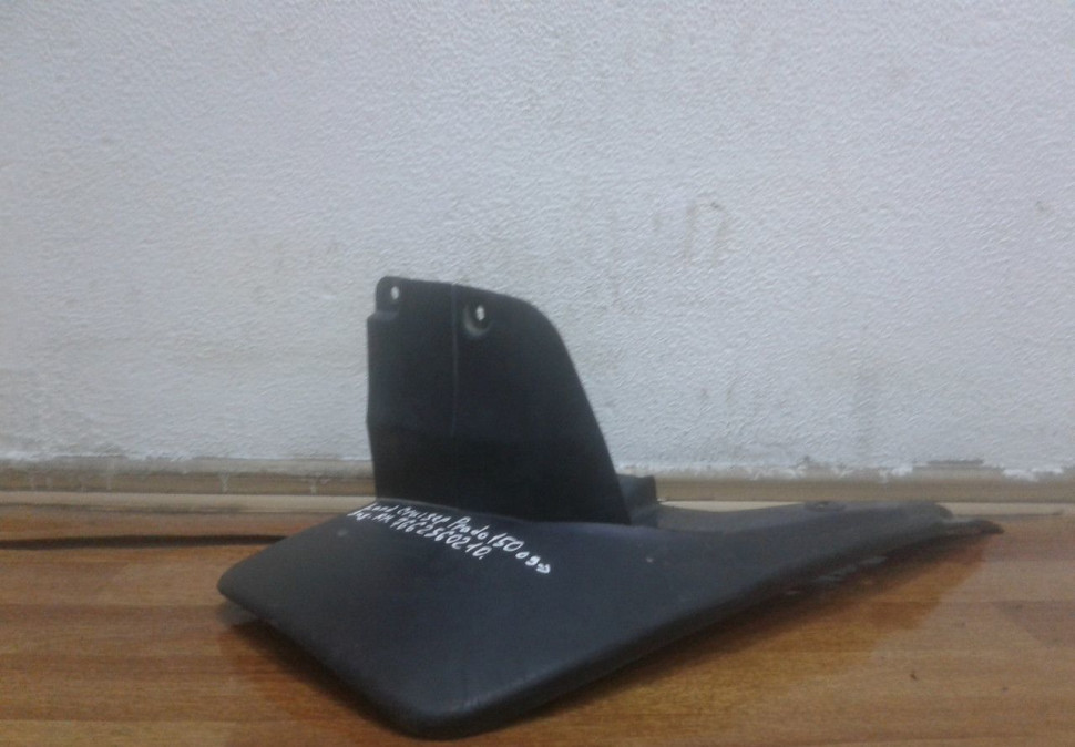 Брызговик задний правый Tayota Land Cruiser Prado 150 (09-17) oem 7662560210 (скл-3)