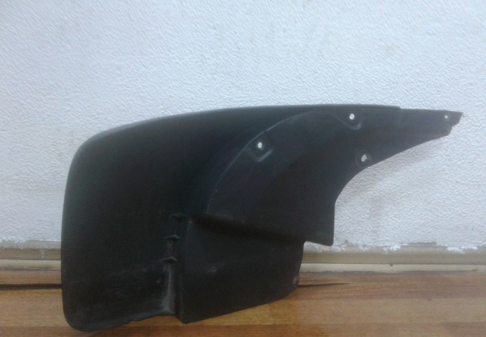 Брызговик задний правый Tayota Land Cruiser Prado 150 (09-17) oem 7662560210 (скл-3)