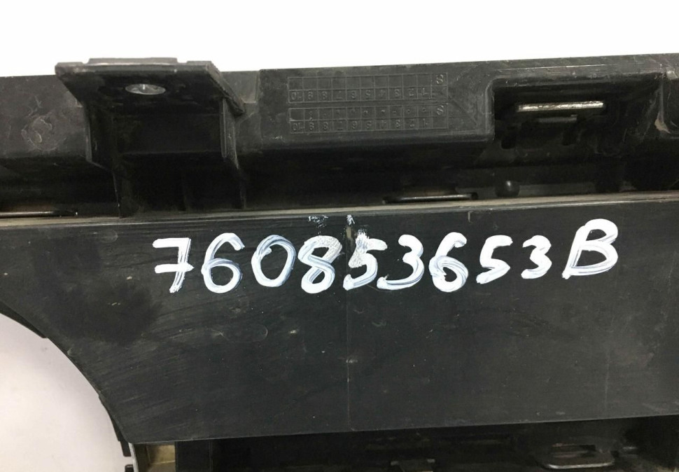 Решетка радиатора Volkswagen Touareg 3 2018 OEM 760853653B Решетка радиатора Volkswagen Touareg 3 2018 OEM 760853653B