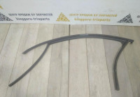Уплотнитель стекла двери передний правый бу Skoda Octavia A7 OEM 5E0837431
