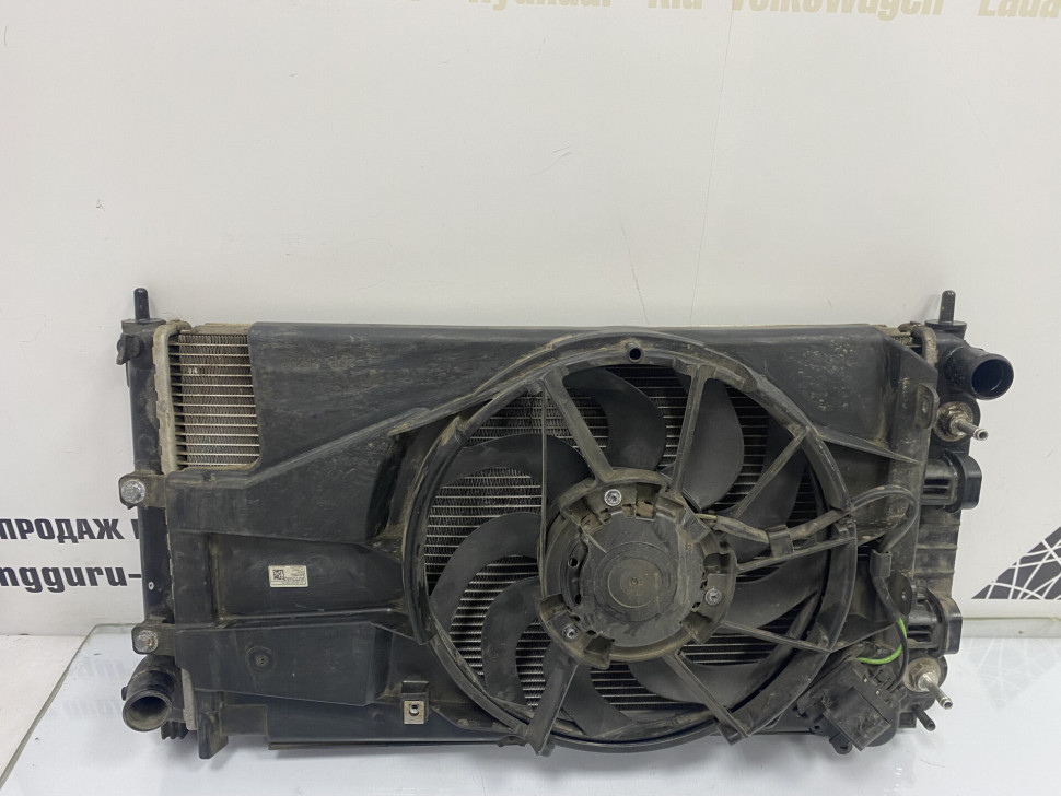 Диффузор с вентилятором Lada Granta АКПП 1.6Л Бензин  oem 640955