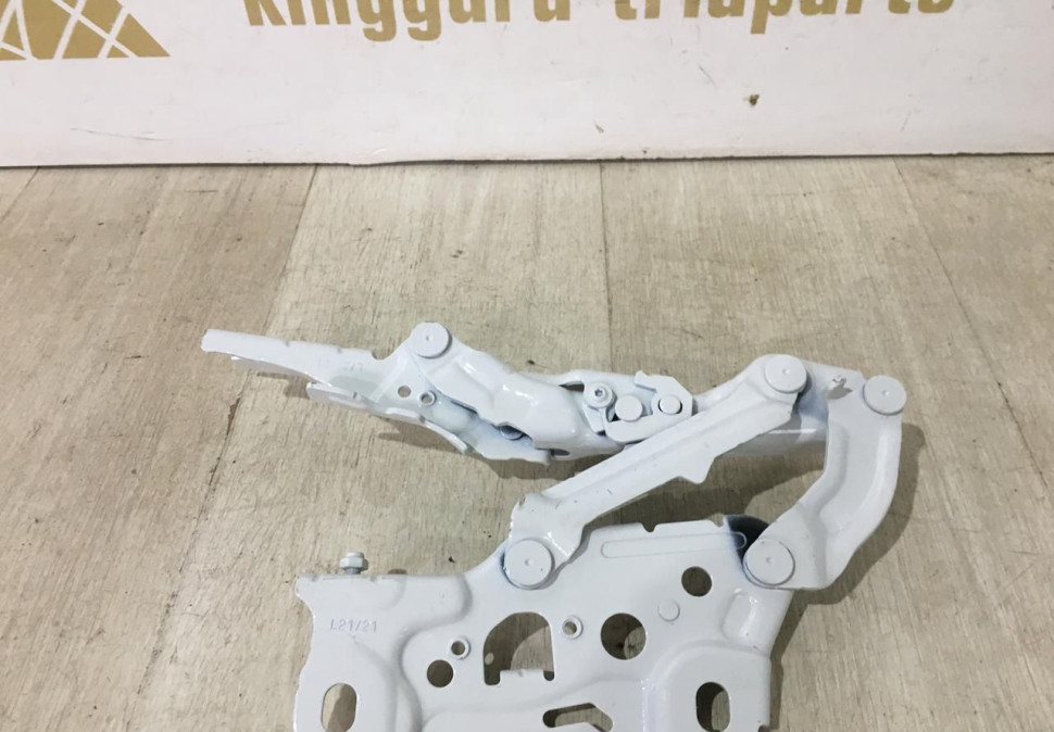 Петля капота левая BMW 5 G30 OEM 41007427051