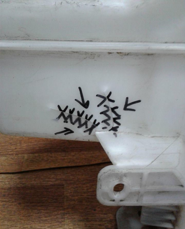 Бачок омывателя Kia Rio 4 (11-17) трещина oem 986104y200 Бачок омывателя Kia Rio 4 (11-17) трещина oem 986104y200