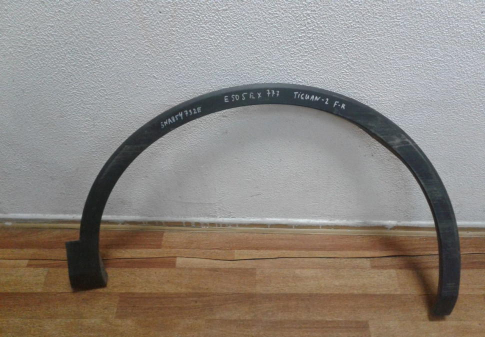 Расширитель арки крыла передний правый Volkswagen Tiguan 2 (16>) потертость oem 5na854732e