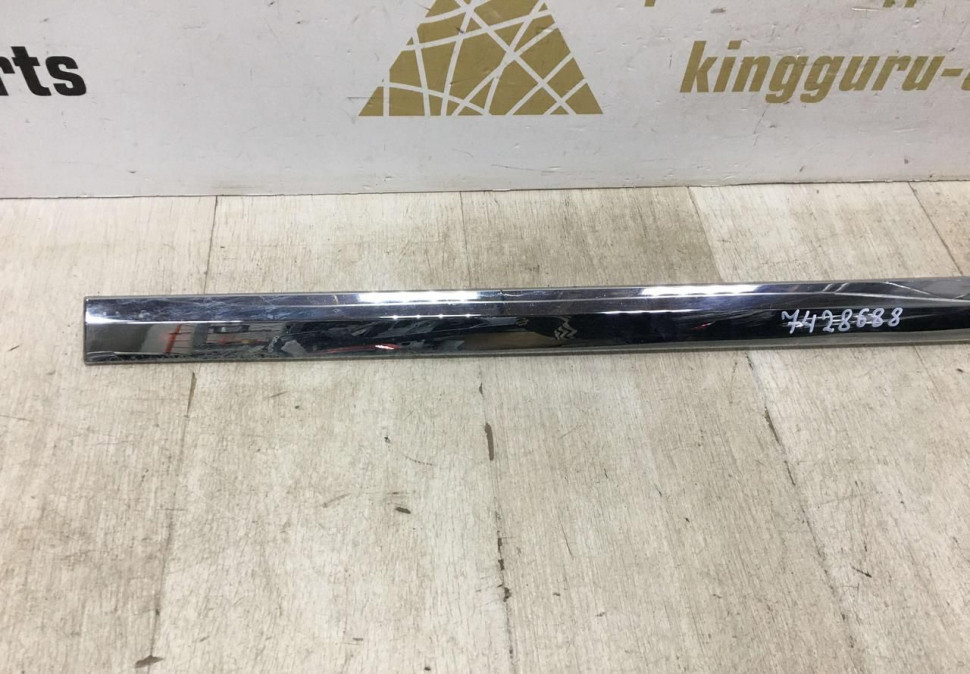 Молдинг двери передний правый нижний бу BMW X7 G07 OEM 7428688