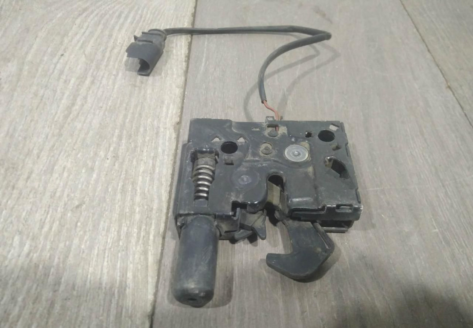 Замок капота бу Skoda Superb OEM 3T0823509 Замок капота бу Skoda Superb OEM 3T0823509