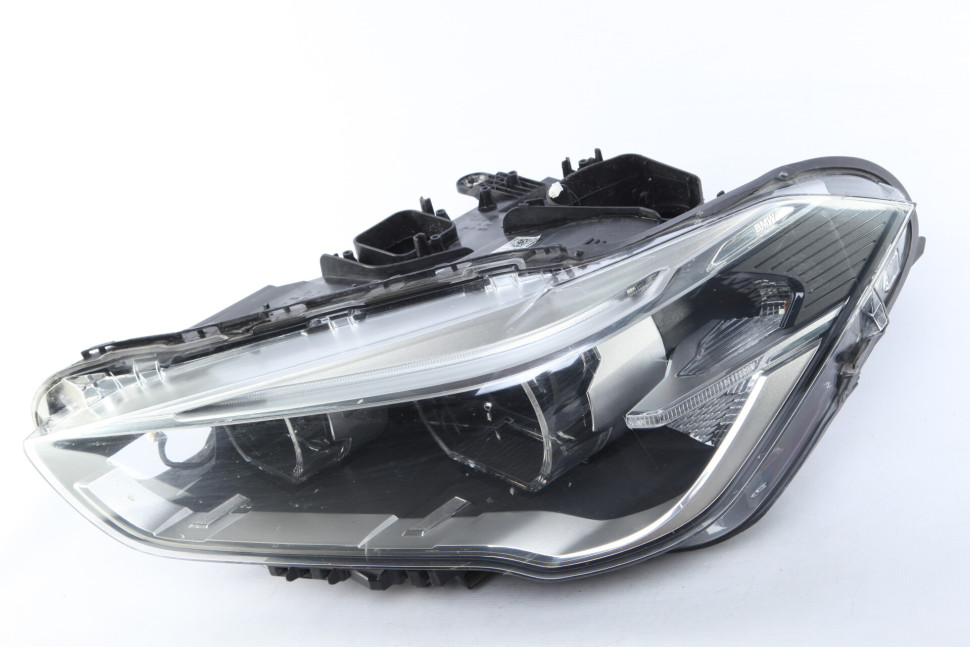 Фара ЛЭД LED левая BMW X1 F48 OEM 63117472219