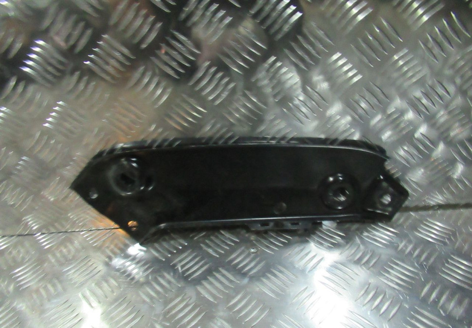 Кронштейн фары левый Volkswagen Jetta 6 oem 5c6805931 Кронштейн фары левый Volkswagen Jetta 6 oem 5c6805931