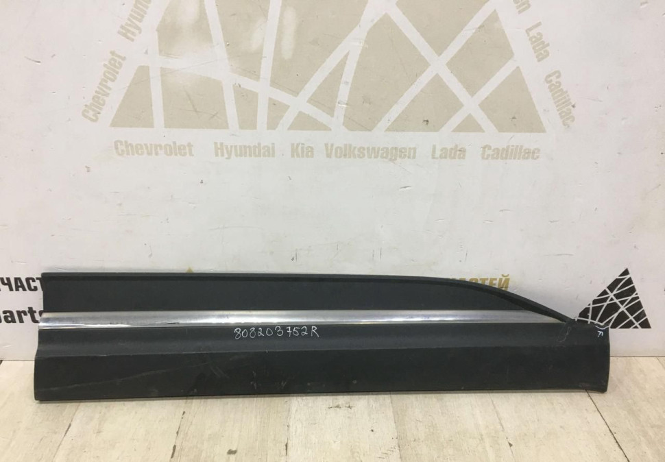 Молдинг передней правой двери Renault Koleos 2 OEM 808203752R