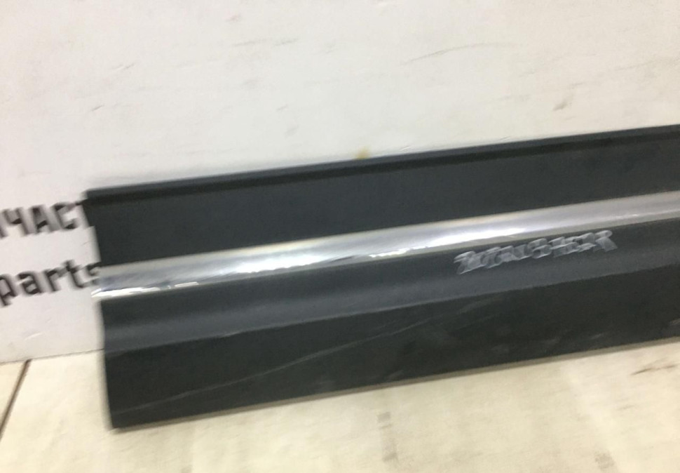 Молдинг передней правой двери Renault Koleos 2 OEM 808203752R