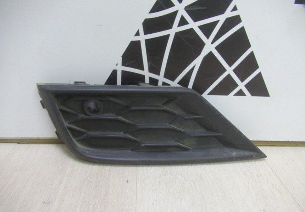 Заглушка переднего бампера левая Volkswagen Tiguan 2 oem 5NA853665A