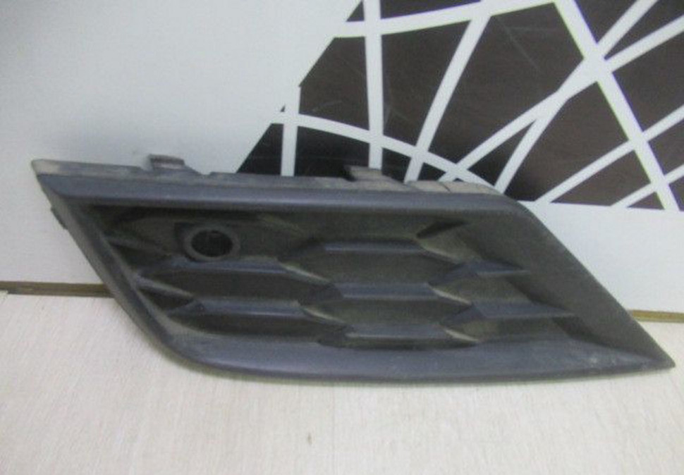 Заглушка переднего бампера левая Volkswagen Tiguan 2 oem 5NA853665A