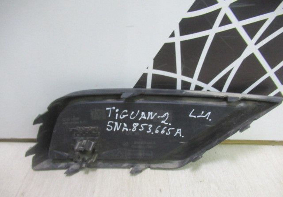 Заглушка переднего бампера левая Volkswagen Tiguan 2 oem 5NA853665A