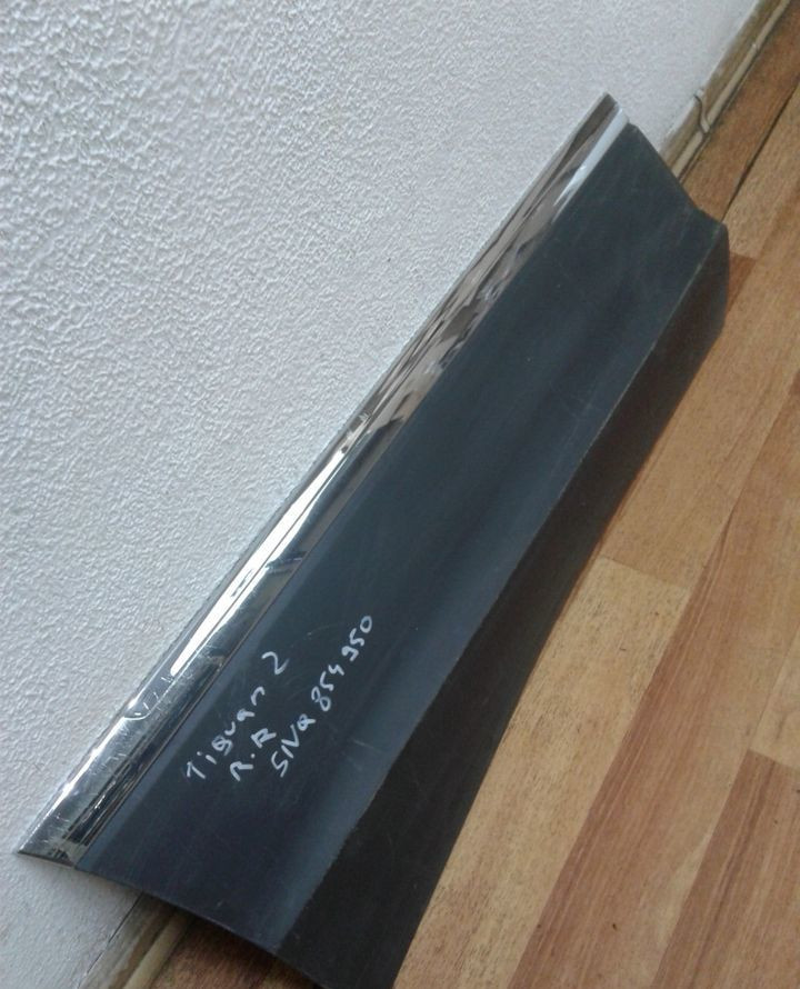 Молдинг двери задний правый Volkswagen Tiguan 2 oem 5na854950 (скл-3) Молдинг двери задний правый Volkswagen Tiguan 2 oem 5na854950 (скл-3)