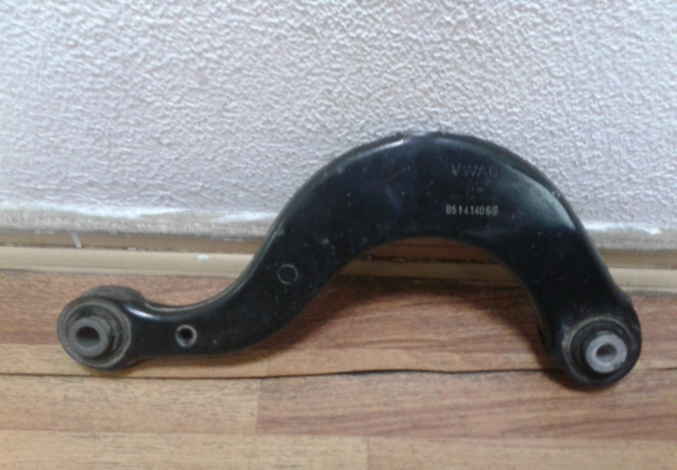 Рычаг поперечный задний верхний Volkswagen Passat CC oem 5q0505351b Рычаг поперечный задний верхний Volkswagen Passat CC oem 5q0505351b