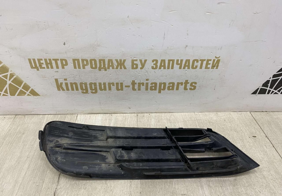 Решетка противотуманной фары левая BMW 5 F10 OEM 51117331735