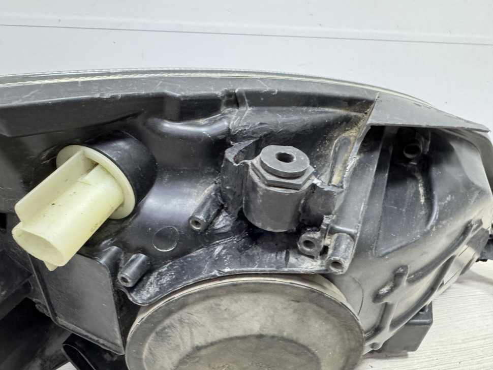 Фара левая (без линзы) бу Skoda Fabia 2 рестайлинг OEM 5J1941017C