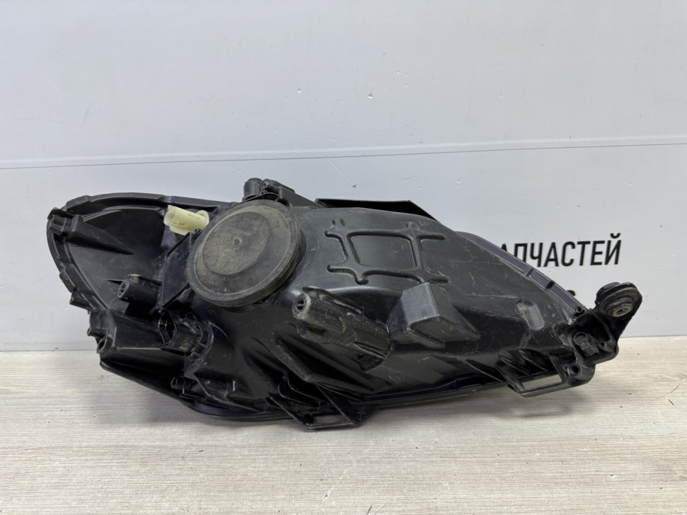 Фара левая (без линзы) бу Skoda Fabia 2 рестайлинг OEM 5J1941017C